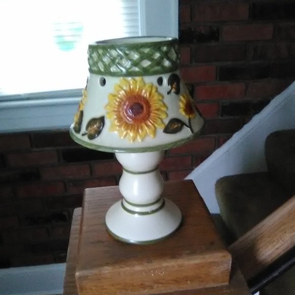 Sunflower Candleholder with Shade - Picture 4 of 12